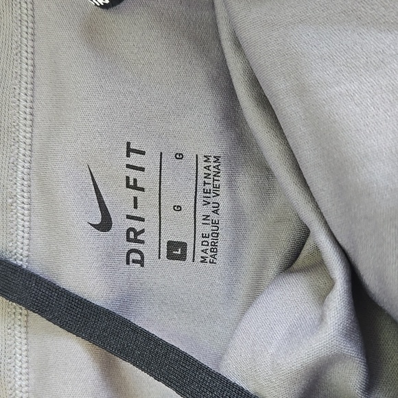 Nike Women’s L Gray Running Shorts EUC Lined Drawstring ZipPocket Active Dri-Fit - Picture 3 of 8